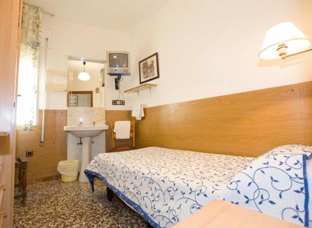 Hostal Lizana Huesca Ngoại thất bức ảnh