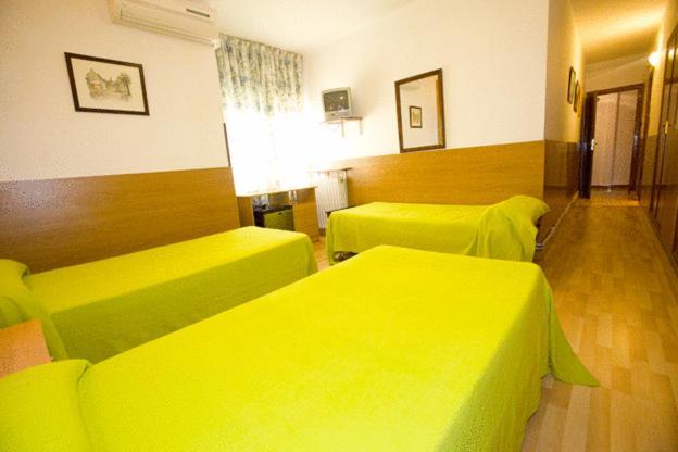 Hostal Lizana Huesca Ngoại thất bức ảnh